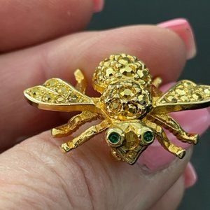 Vintage Joan Rivers bee pin with gold stone rhinestones